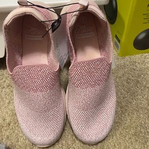 NWT women’s slip on walking shoe